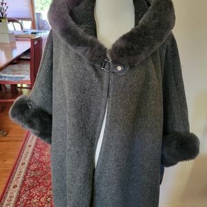 Gray Fur-Trimmed Women's Shawl/Cape